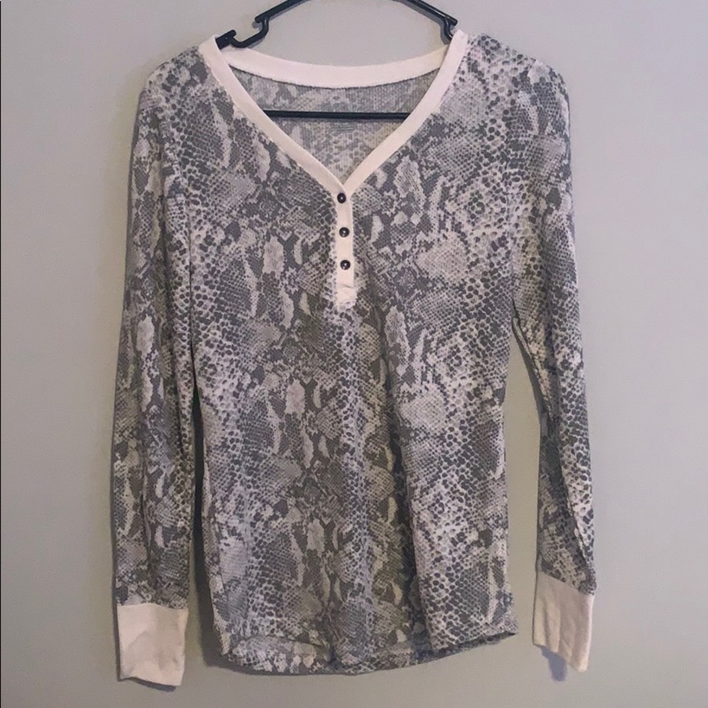 Long Sleeve Snake Skin Flannel Top